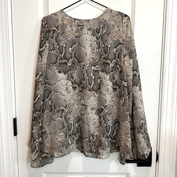 Show Me Your MuMu Long Sleeve Reptile Snake Print Blouse Bell Sleeve Deep V Neck - Picture 7 of 12